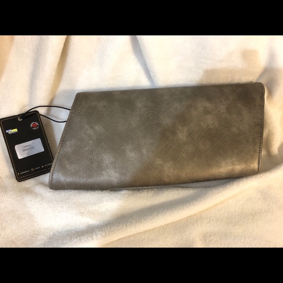 SOLD!!! Urban Expressions Vegan Leather Clutch - Picture 2 of 7